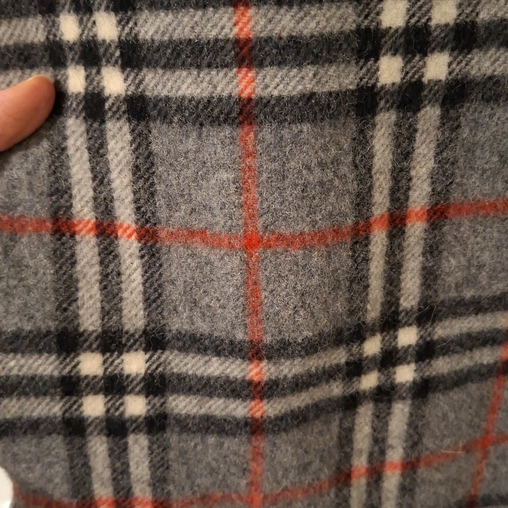 Burberry Men's Gray, Red and White Classic 100% Lambswool Scarf - Picture 3 of 5